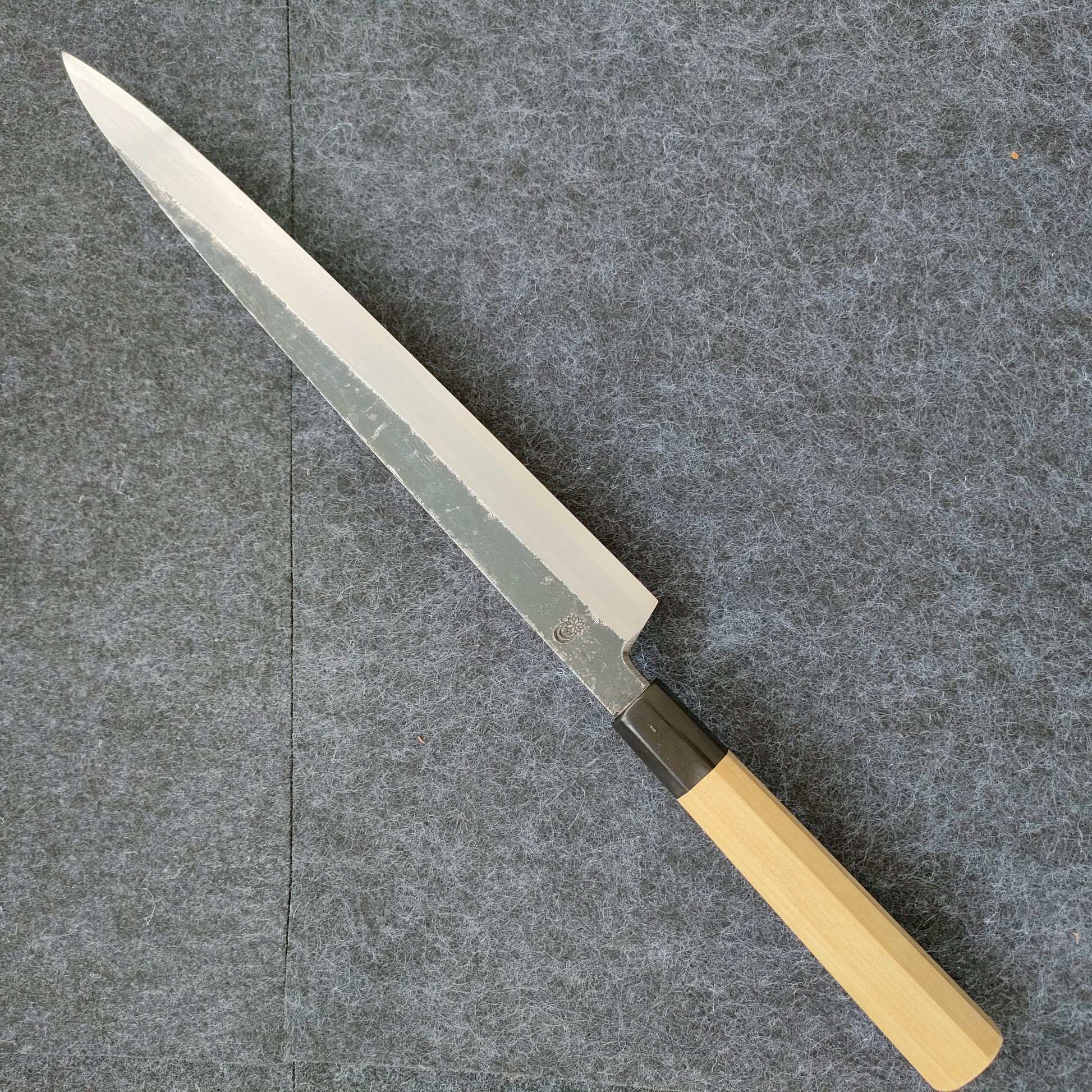 Sakai Kikumori | Kikuzuki Kuro | Yanagiba 300mm | Horn Magnolia