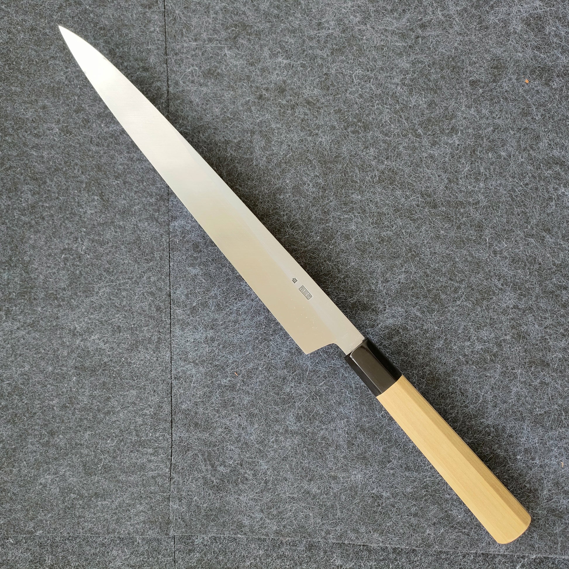 Sakai Kikumori | Kikuzuki Kuro | Yanagiba 300mm | Horn Magnolia