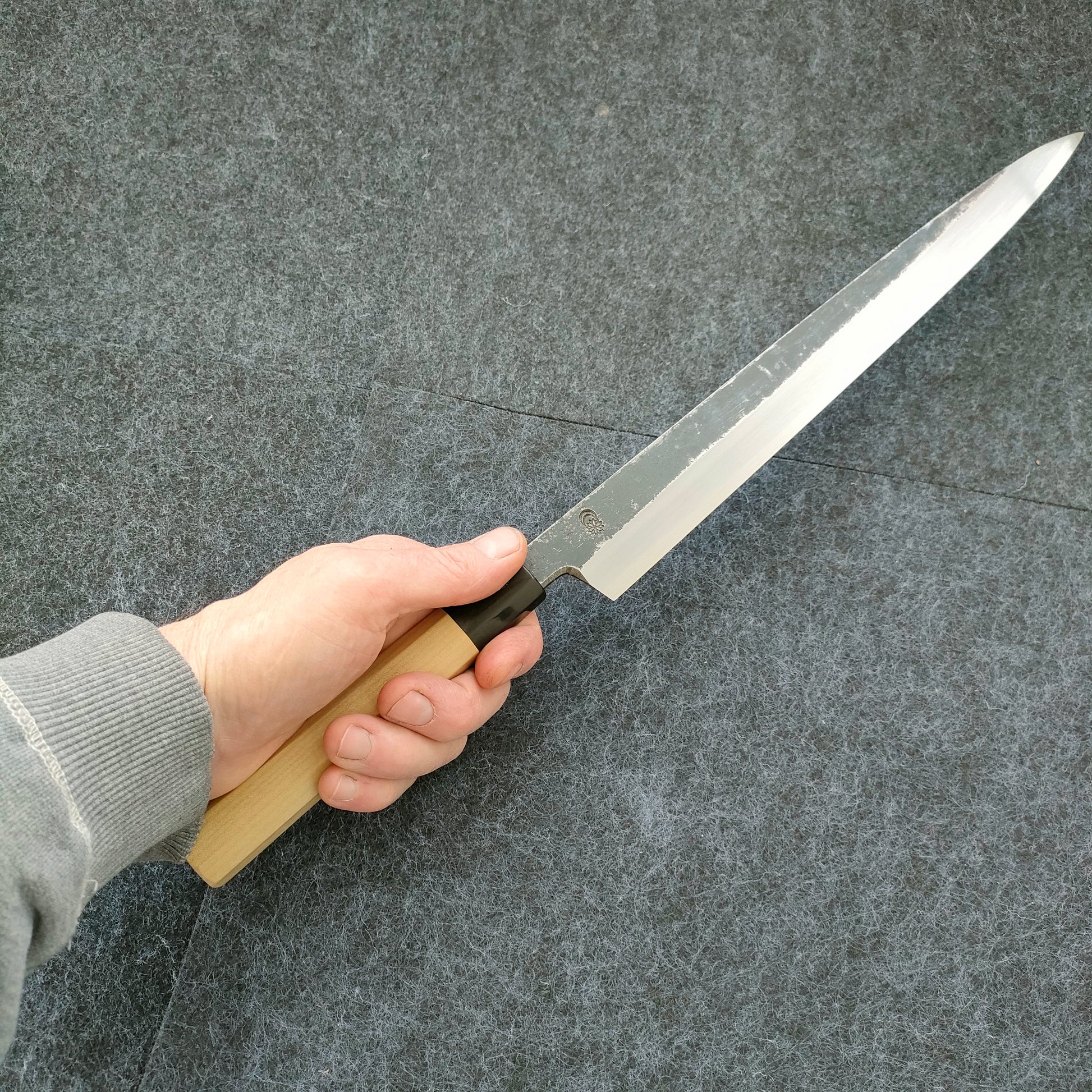 Sakai Kikumori | Kikuzuki Kuro | Yanagiba 300mm | Horn Magnolia