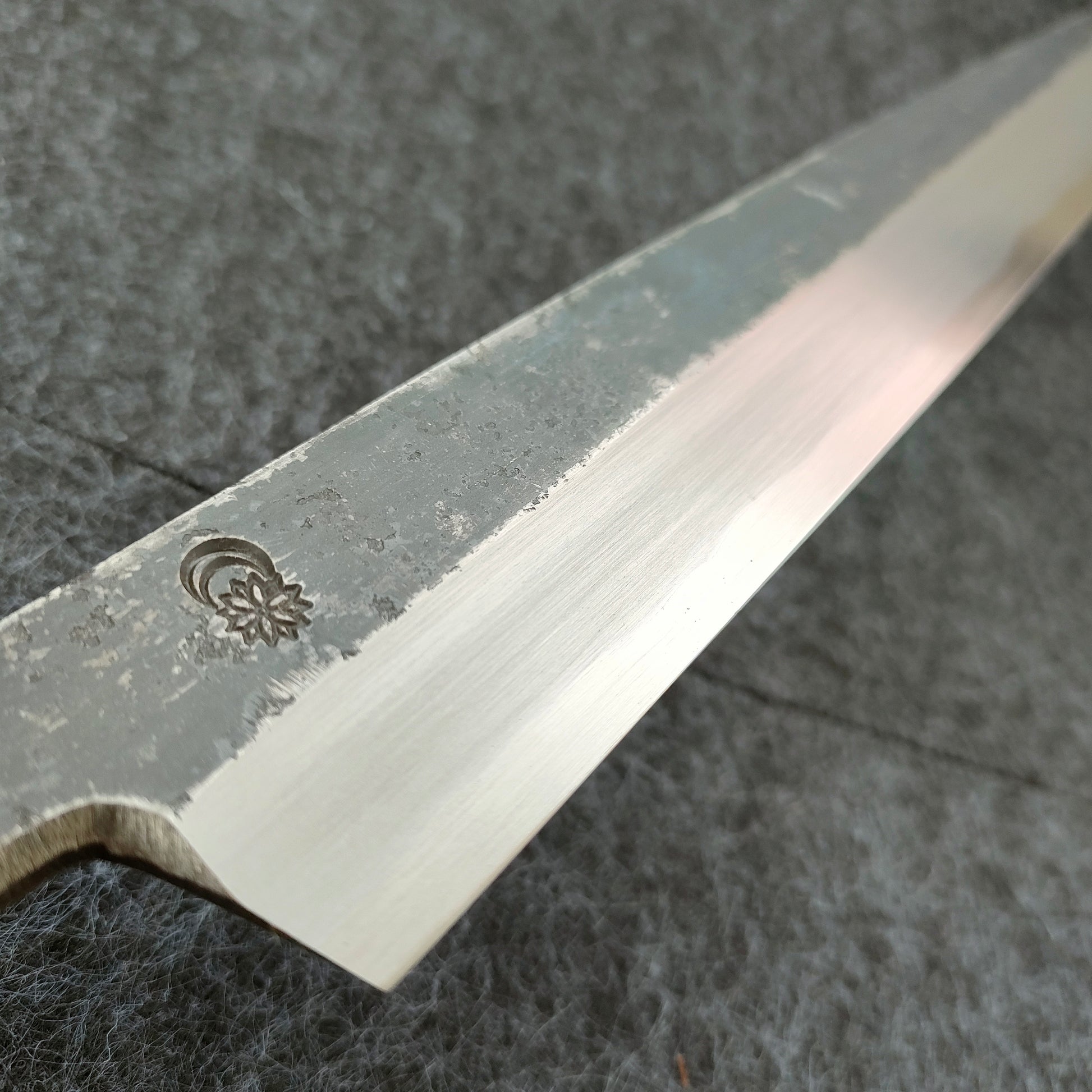 Sakai Kikumori | Kikuzuki Kuro | Yanagiba 300mm | Horn Magnolia