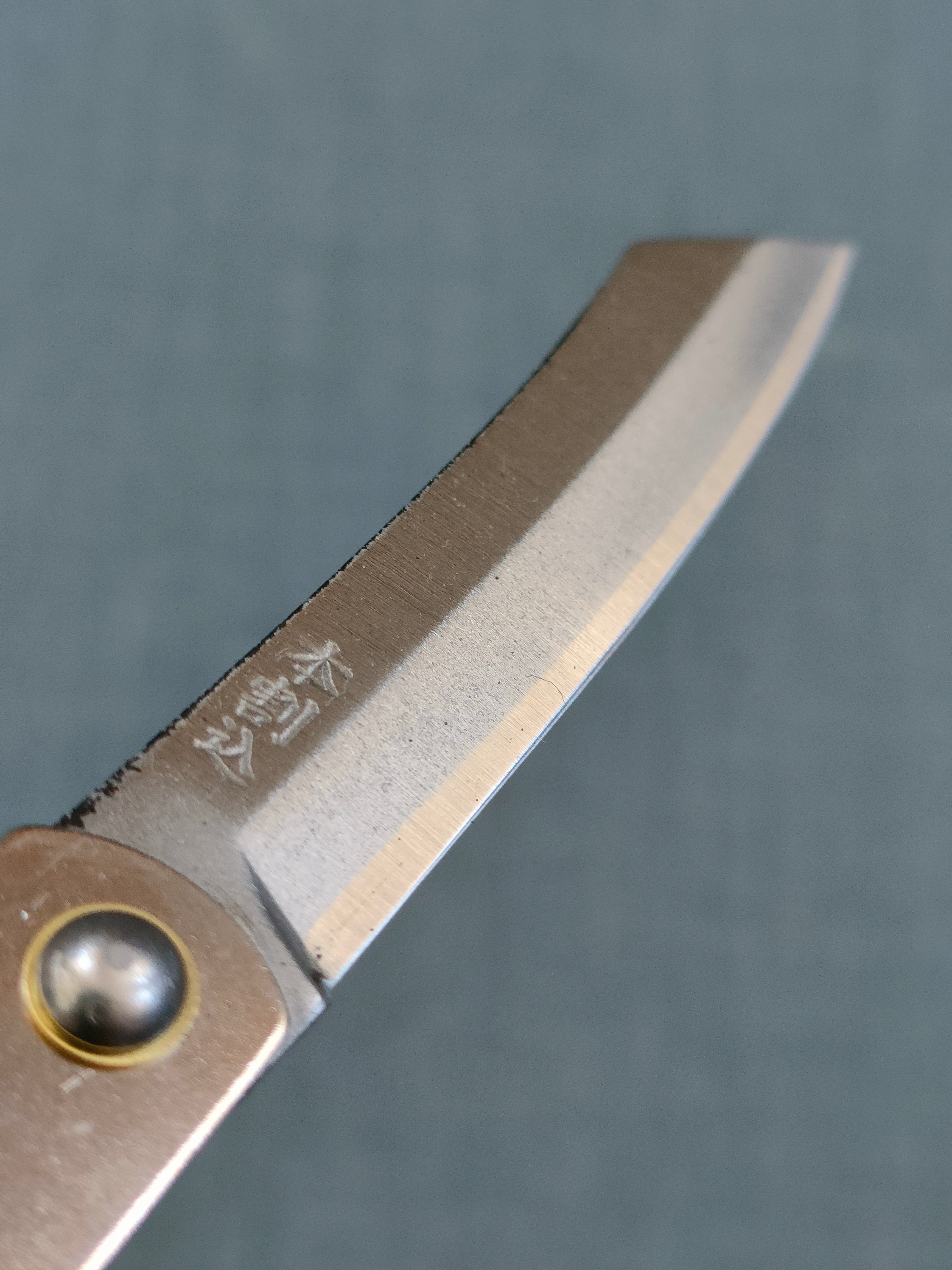 Higonokomai 60mm (S) | SK | Silver – With Knives