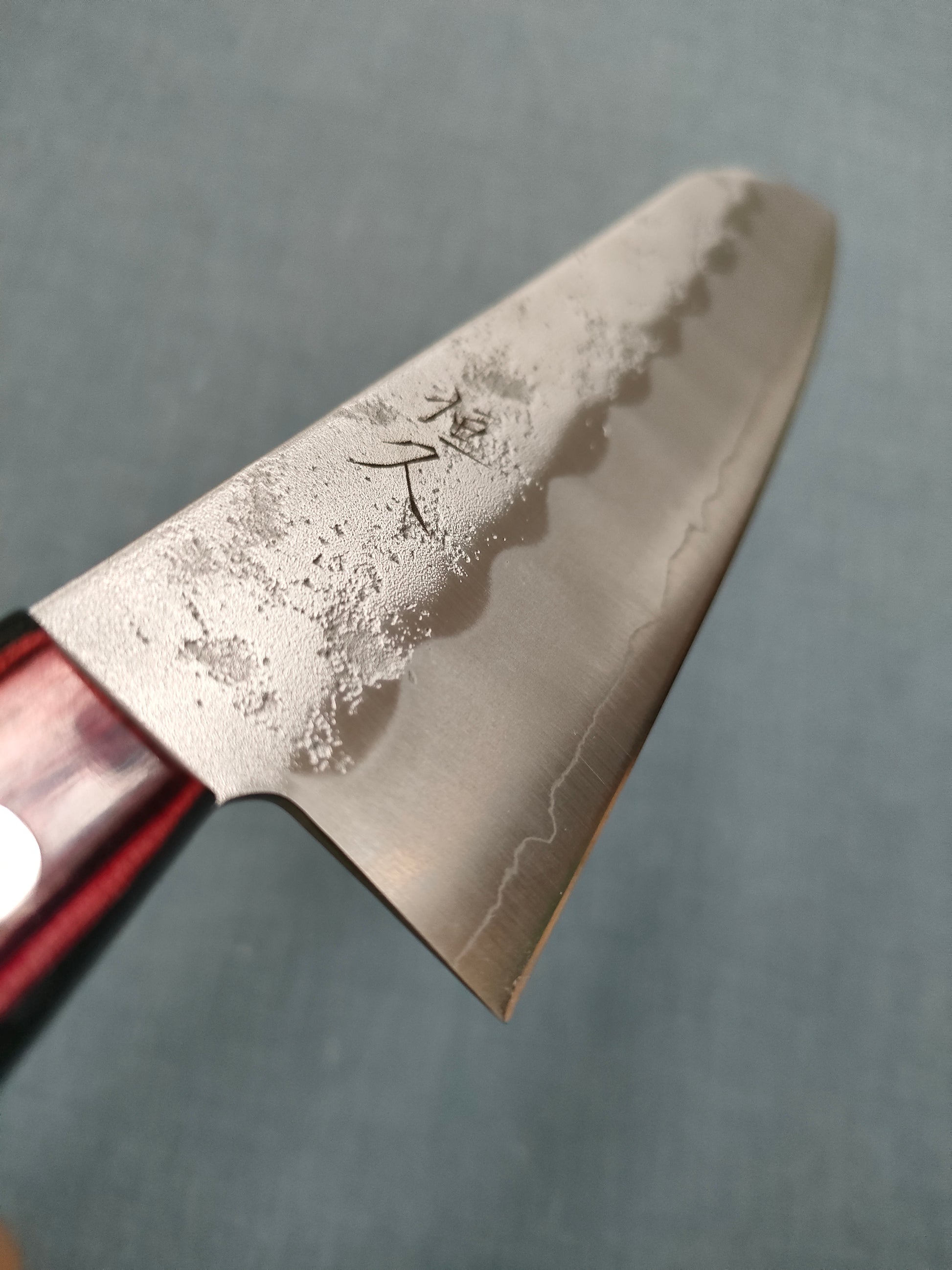 Tsunehisa | Ginsan 3 Nashiji | Santoku 180mm | Red Pakka
