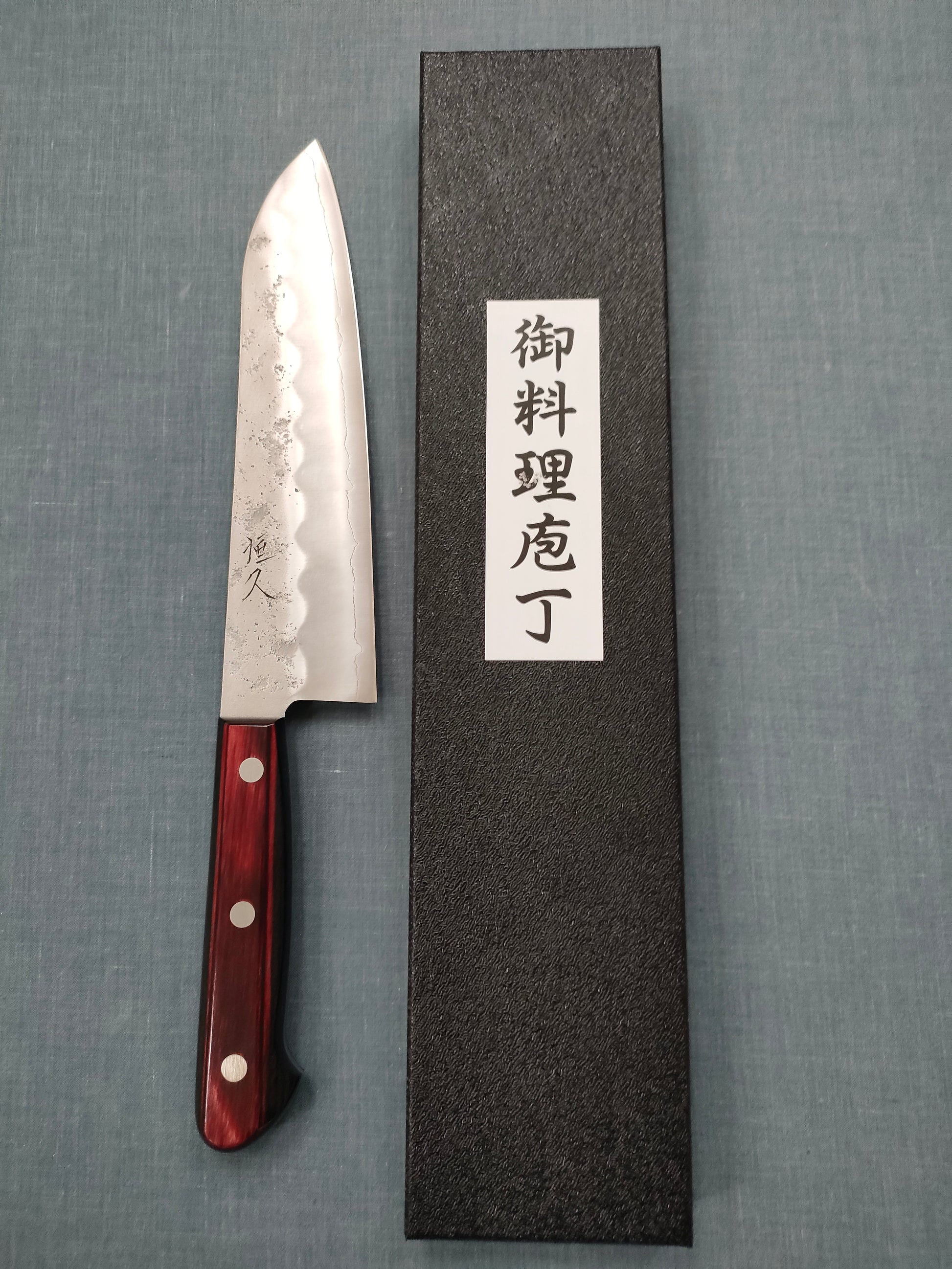 Tsunehisa | Ginsan 3 Nashiji | Santoku 180mm | Red Pakka